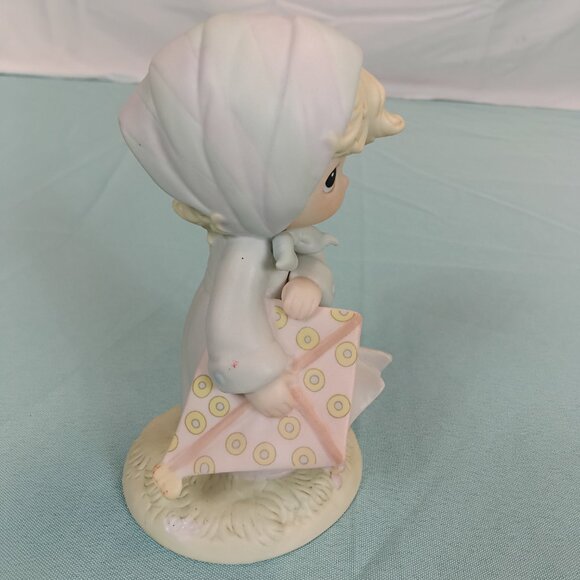 E2-13 Precious Moments 110019 “MARCH” Calendar Girl 1987 Birthday Kite NIB - Picture 2 of 5